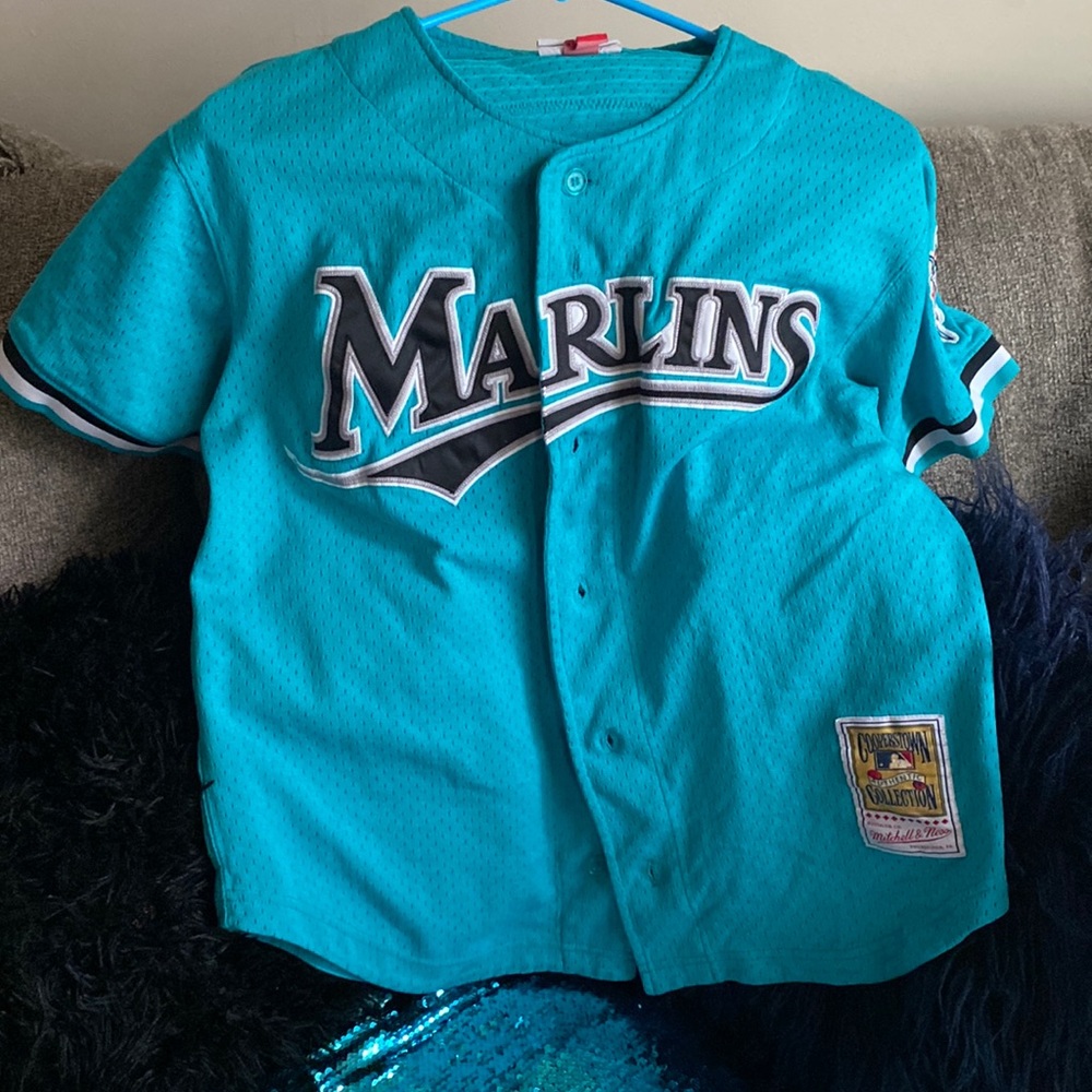 Men’s baseball jersey